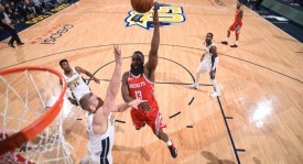 湖人总裁珍妮巴斯、佩林卡探望东契奇：湖人高层关注新星未来