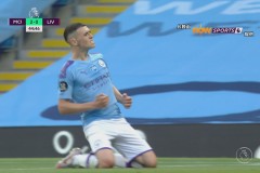 杰拉德回归英超！执教莱斯特城首战告捷。